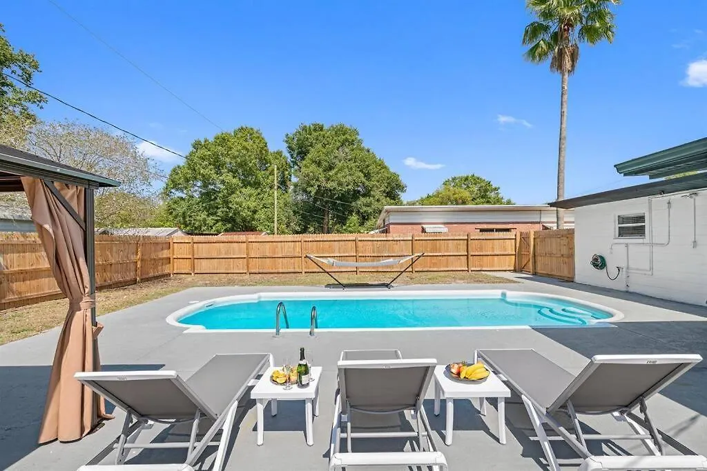 Casa de Férias Heated Pool Home * King Bed Tampa Estados Unidos da América