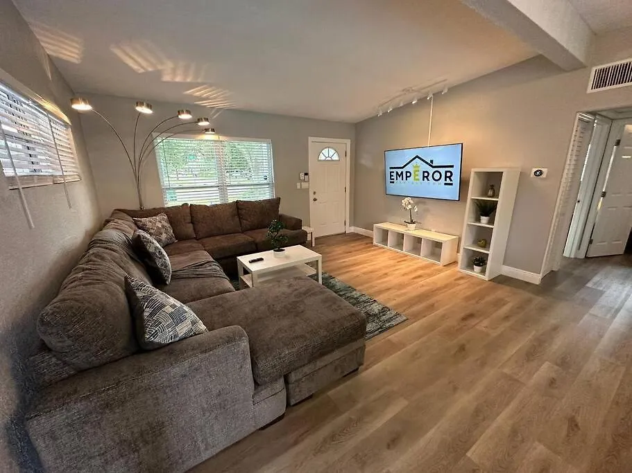 Heated Pool Home * King Bed Tampa