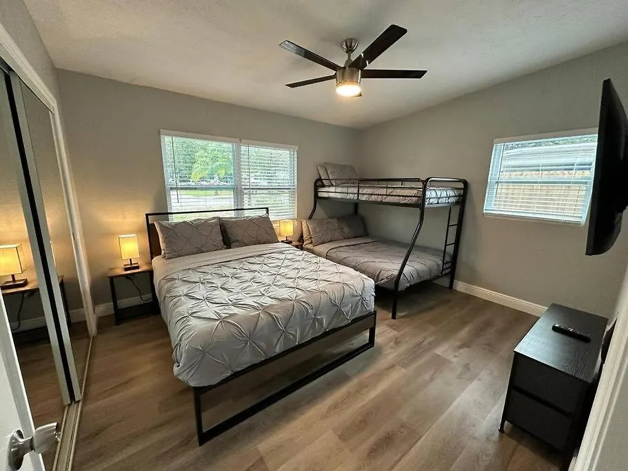 Heated Pool Home * King Bed Tampa 0*,