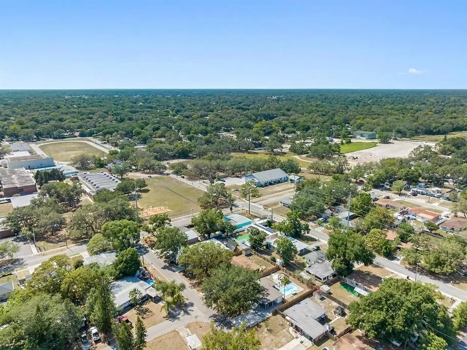 Heated Pool Home * King Bed Tampa