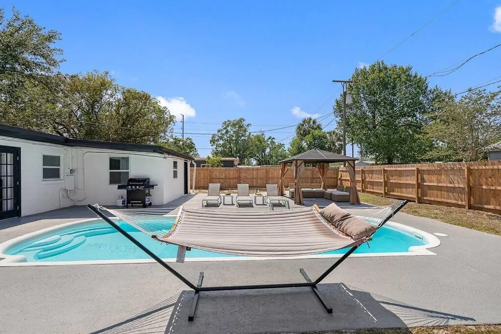 Heated Pool Home * King Bed Tampa