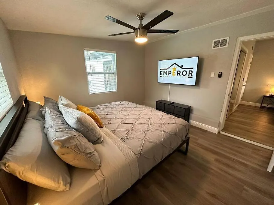 Heated Pool Home * King Bed Tampa 0*,  ABD