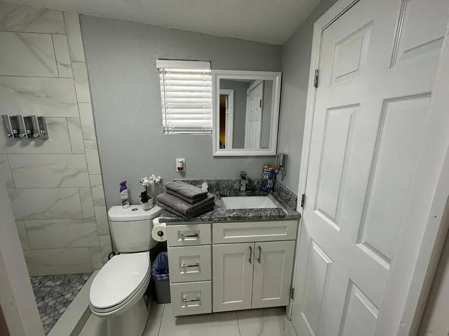 Heated Pool Home * King Bed Tampa 0*,