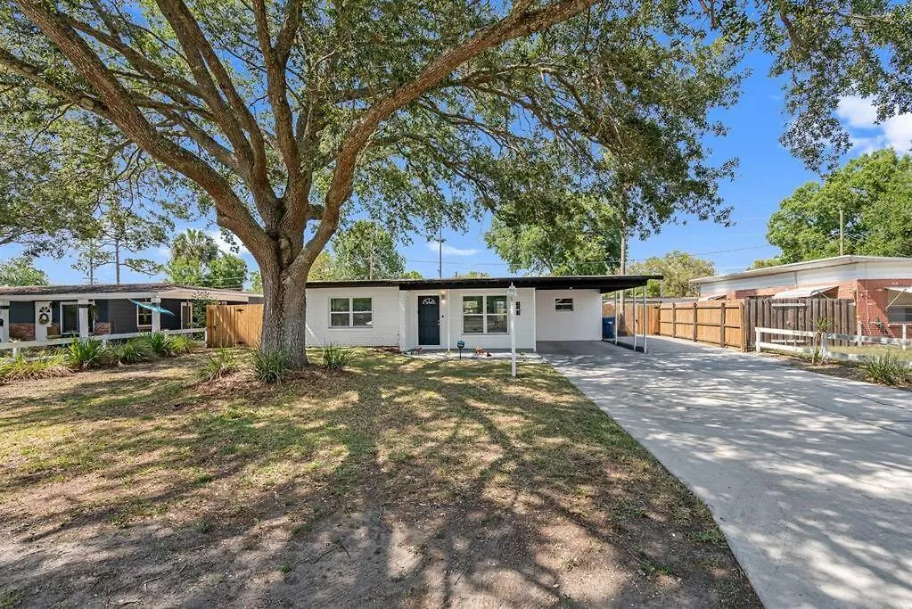 Heated Pool Home * King Bed Tampa