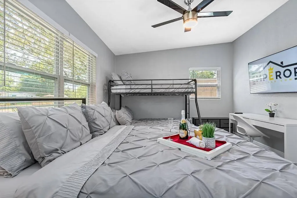 Heated Pool Home * King Bed Tampa
