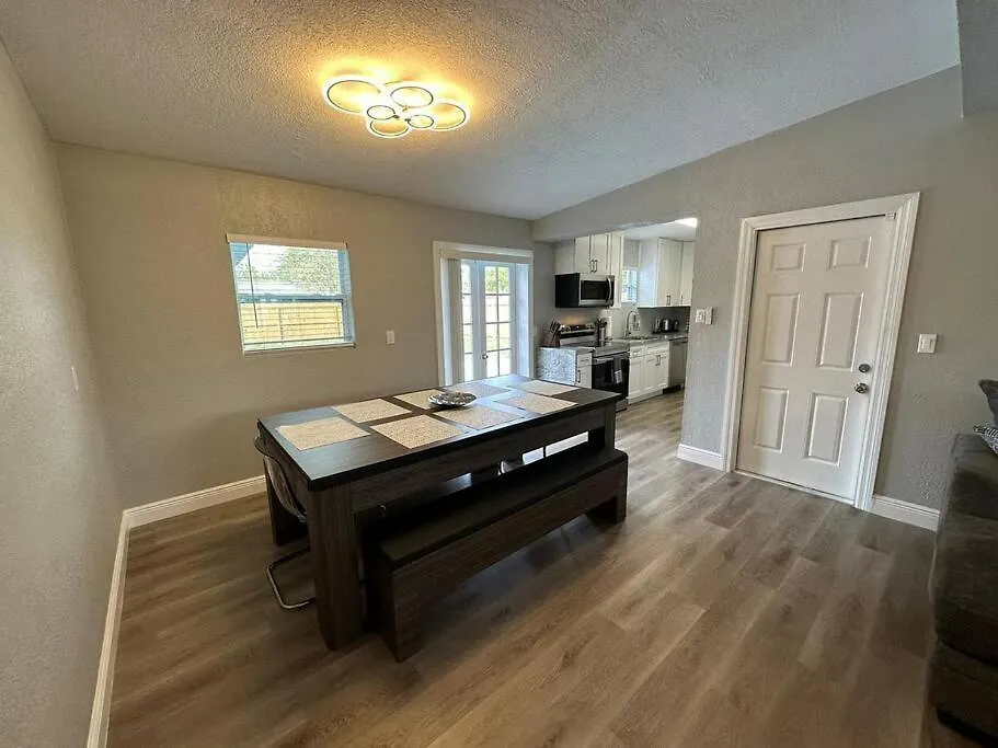 Heated Pool Home * King Bed Tampa ABD