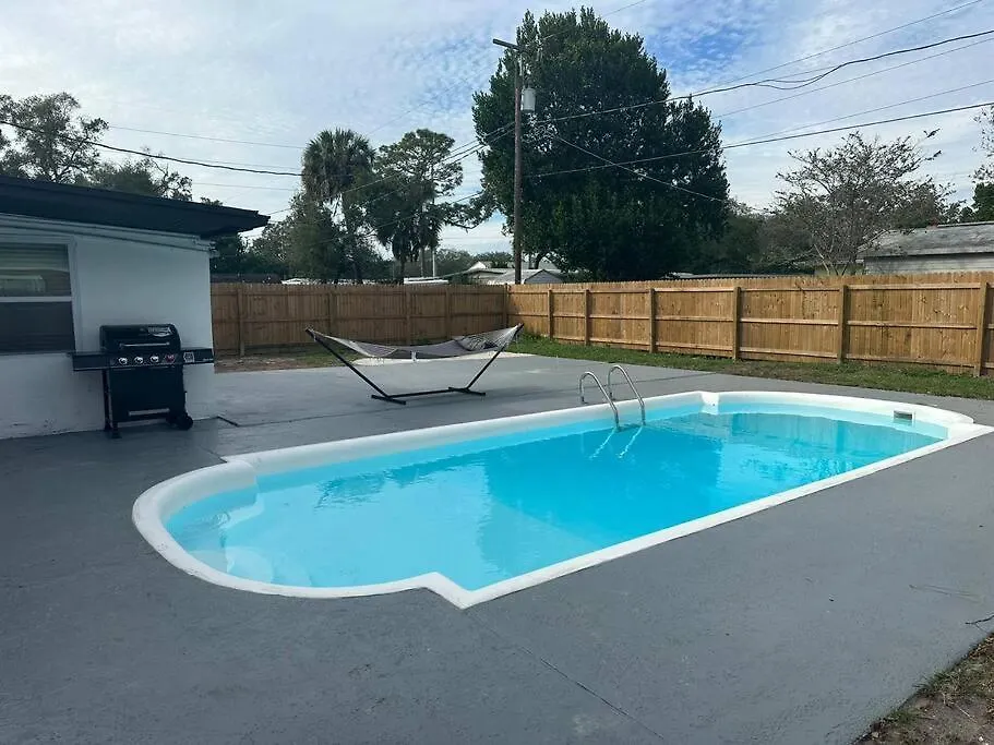 Heated Pool Home * King Bed Tampa