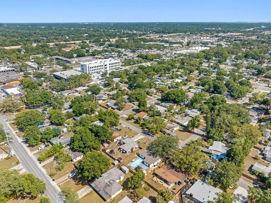 Heated Pool Home * King Bed Tampa