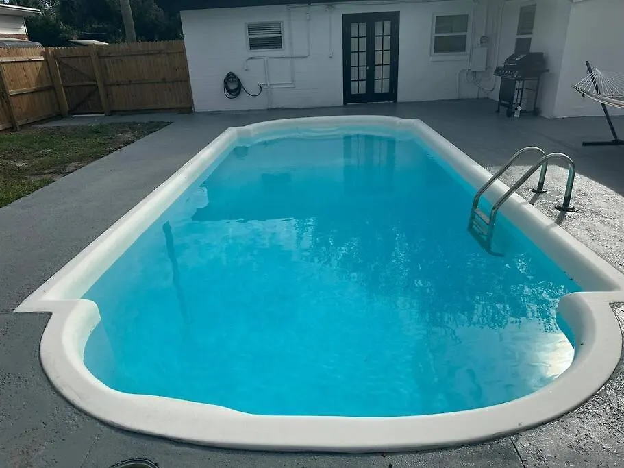 Heated Pool Home * King Bed Tampa 0*,