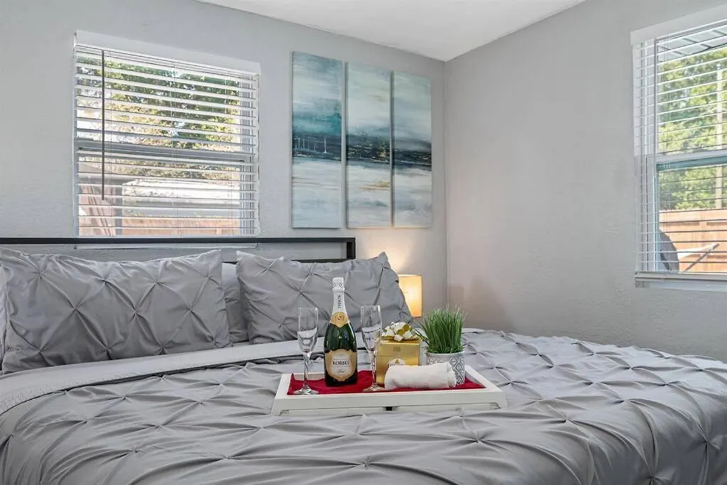Heated Pool Home * King Bed Tampa Tatil Evi