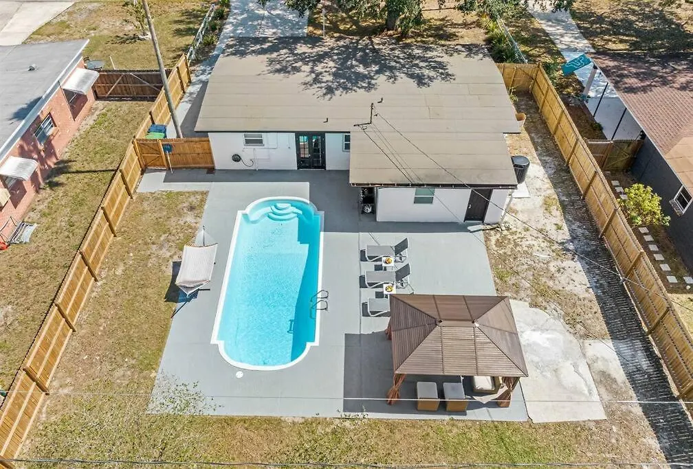 Heated Pool Home * King Bed Tampa Casa de Férias