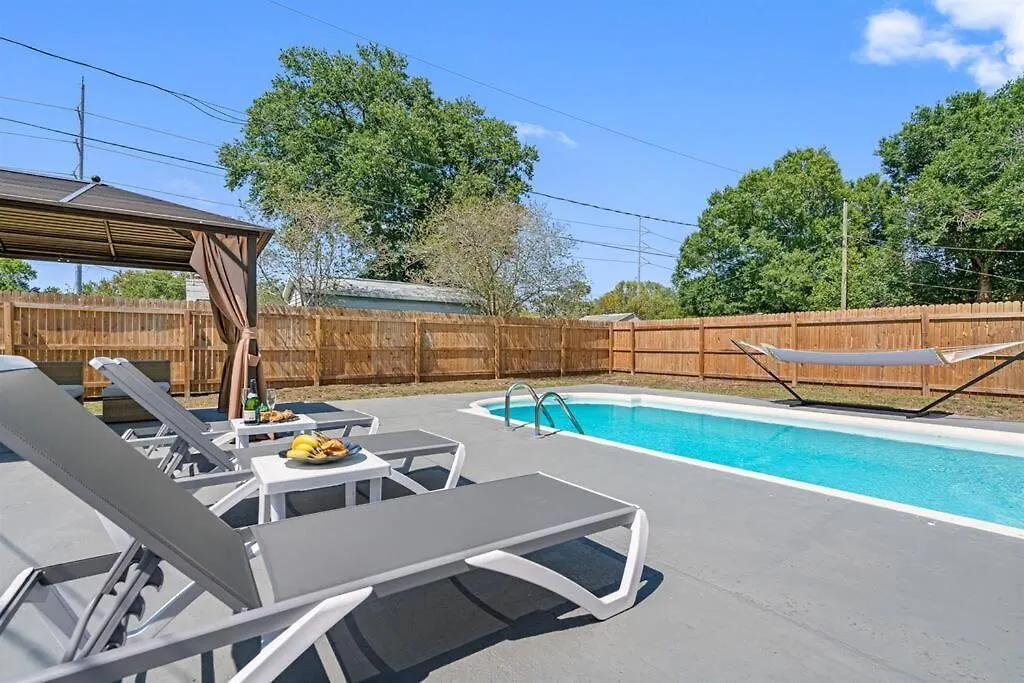 Heated Pool Home * King Bed Tampa ABD