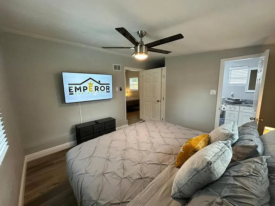 Heated Pool Home * King Bed Tampa ABD