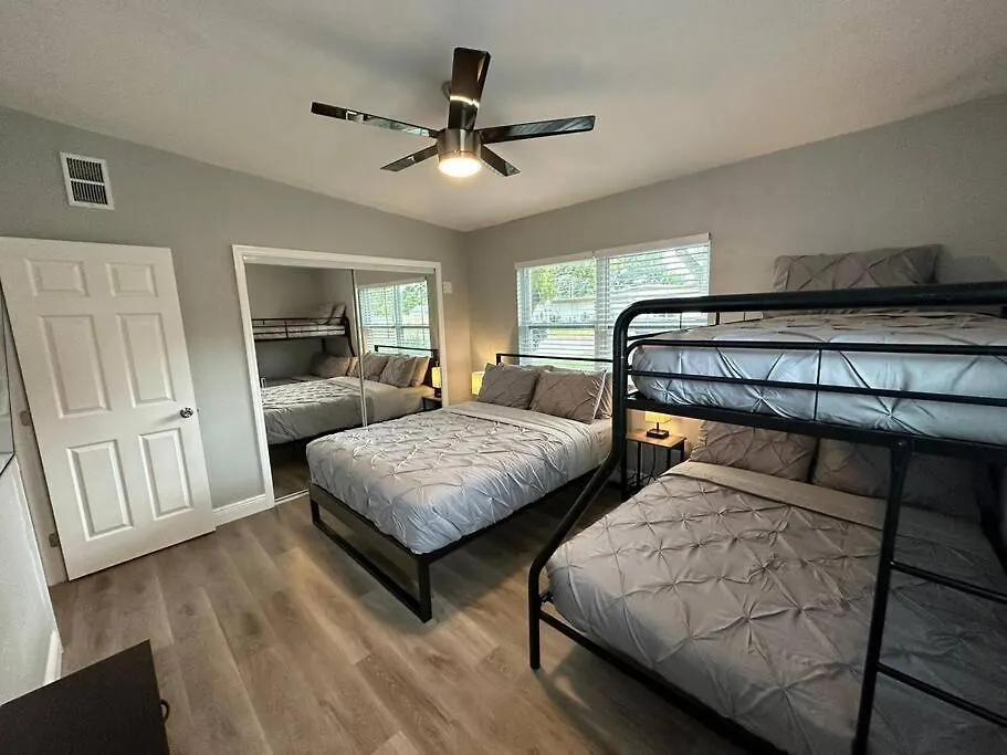 Heated Pool Home * King Bed Tampa ABD