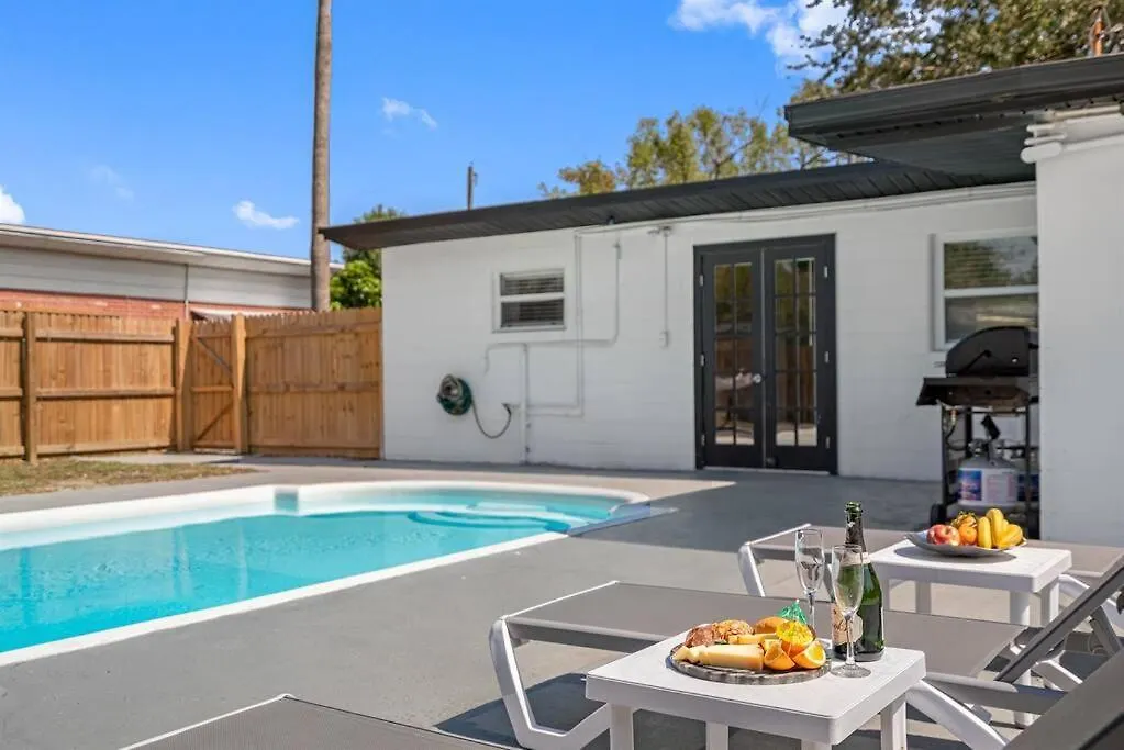 Heated Pool Home * King Bed Tampa 0*,  ABD