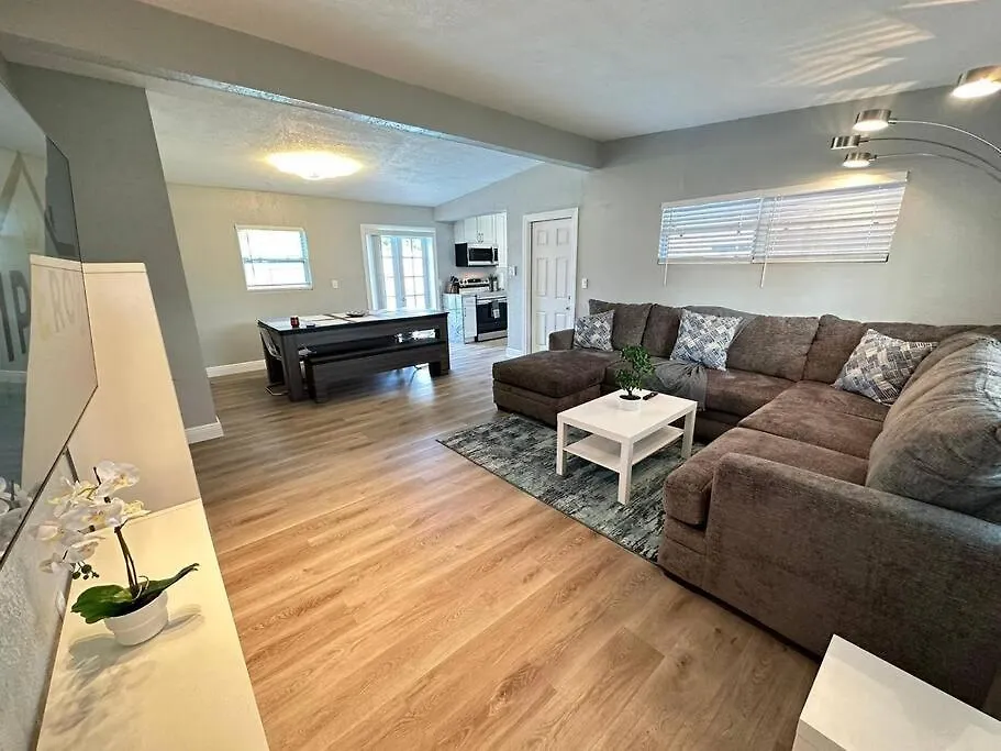 Heated Pool Home * King Bed Tampa