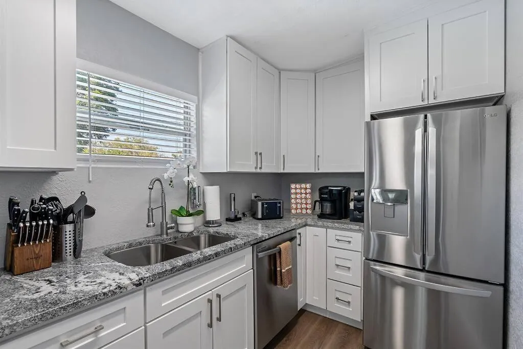 Heated Pool Home * King Bed Tampa ABD