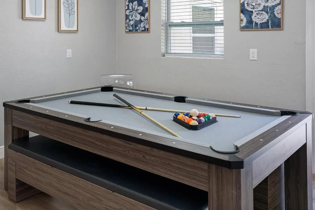 Heated Pool Home * King Bed Tampa